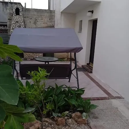 Sea Shell Apartments Vir Exterior photo